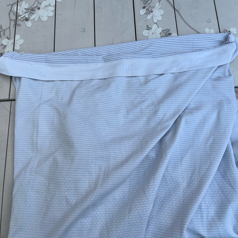 Lululemon Athletica Short Sleeve Tee in Classic White - Picture 5 of 6